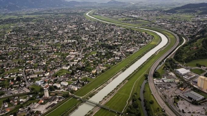 Kanalisierter Alpenrhein (©Frank Schulze / Zeitenspiegel)